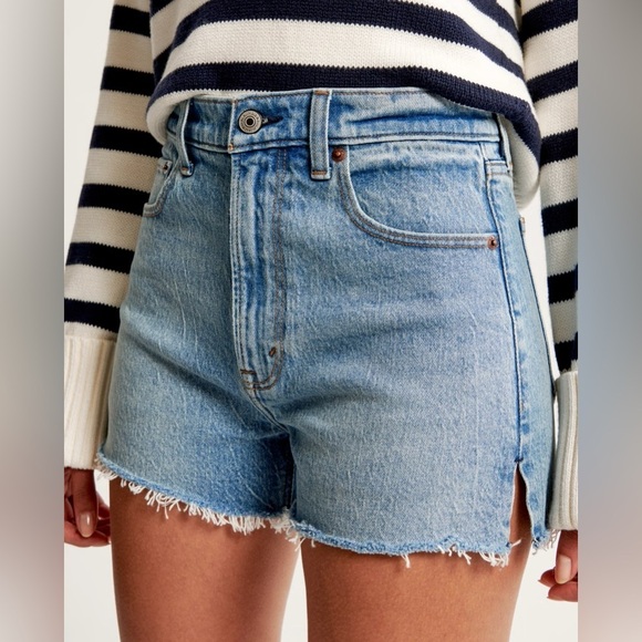 NWT Abercrombie Fitch The Mom Short High Rise Curve Love Cutoffs Denim Size 35 - Picture 1 of 15